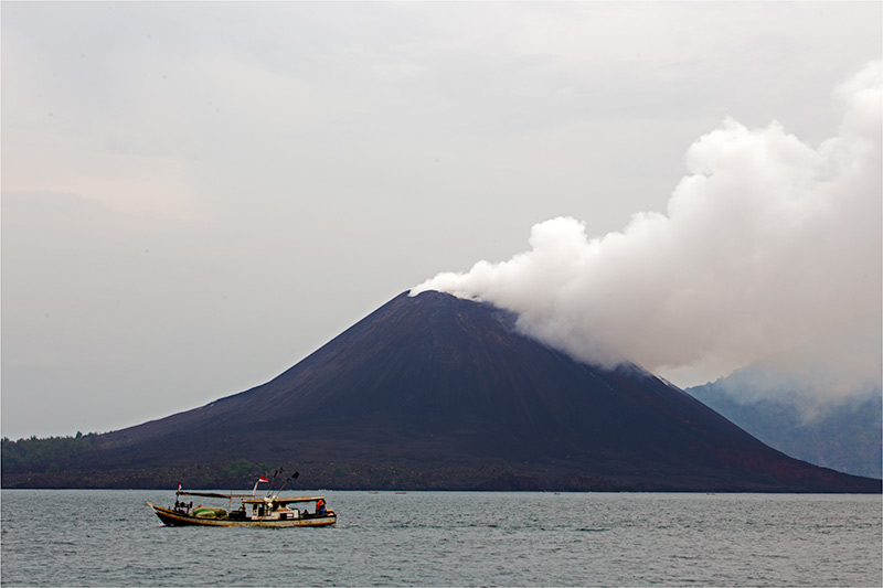 Krakatau-volcano-november-2013(IMG_6014)