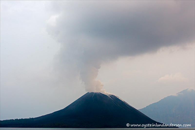 Krakatau-volcano-november-2013(IMG_6637)