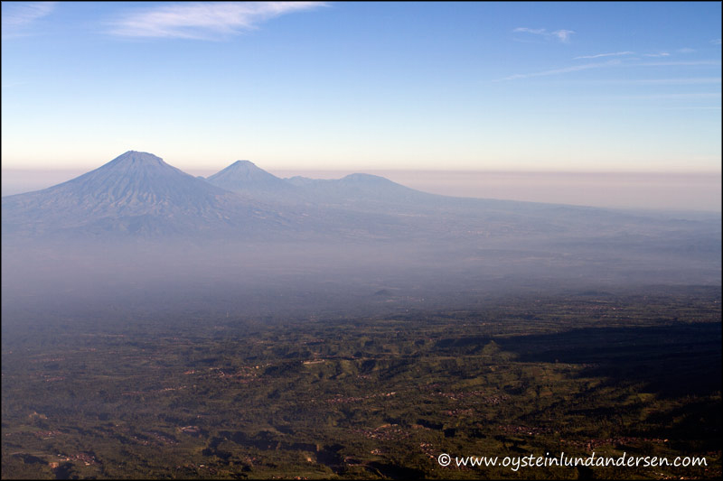 25. From the left: Sumbing, Sindoro and the dieng plateau in the far back.