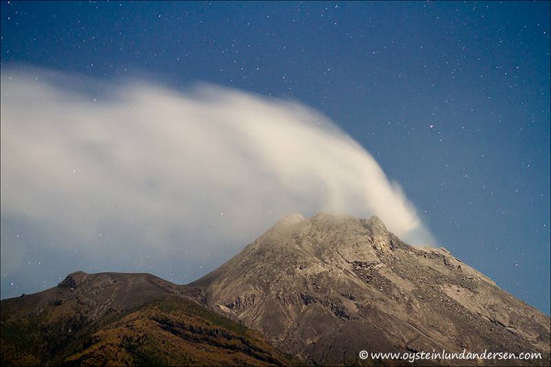 Merapi steam cloud during nighttime (26th October 2012)