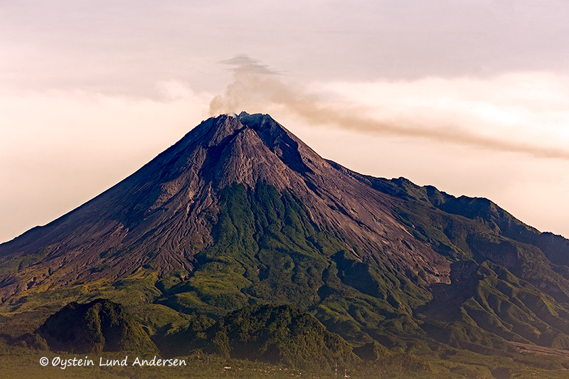 1.  Merapi releasing a fair share of gas this morning.