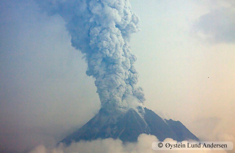 The ash plume rose to about 20km that day.
