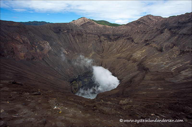Tengger-Bromo_volcano_june-2013-(IMG_6770)
