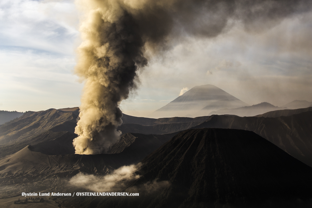 Bromo-Volcano-eruption-2015-13-december-(IMG_5484)