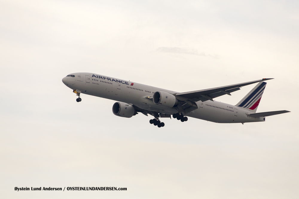 Air France Boeing 777-300 arriving from Singapore. (F-GSQH) (15th February 2016)