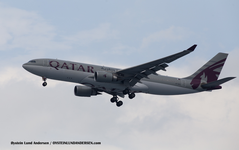 Qatar Airways Airbus 330-200 arriving from Doha, Qatar. (JY-BAC) (A7-ACC)