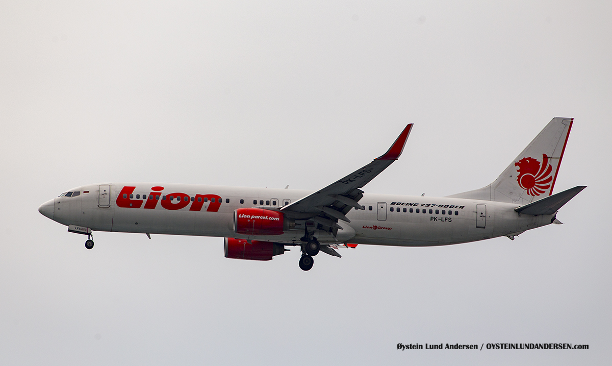 Lion Air (PK-LFS) Boeing 737-900 Jakarta Airport Sukarno Hatta 