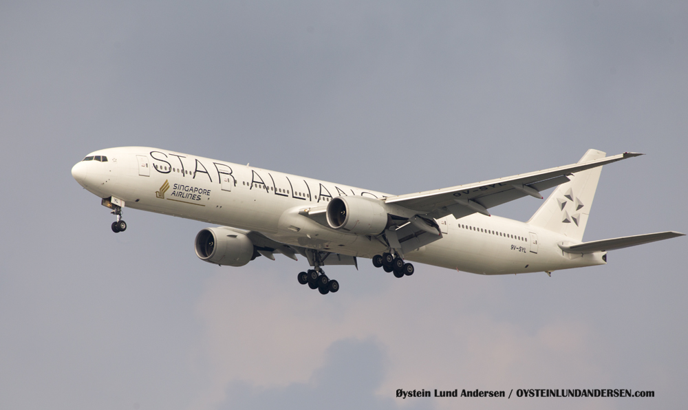 Singapore Boeing 777-300 arriving from Singapore (9V-SYL) 