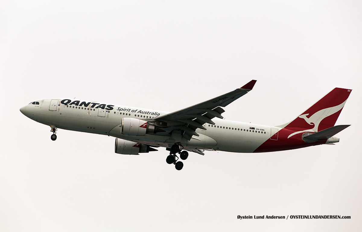 Jakarta Indonesia Qantas - Airbus 330-200 (VH-VBN, named Clare Valley)