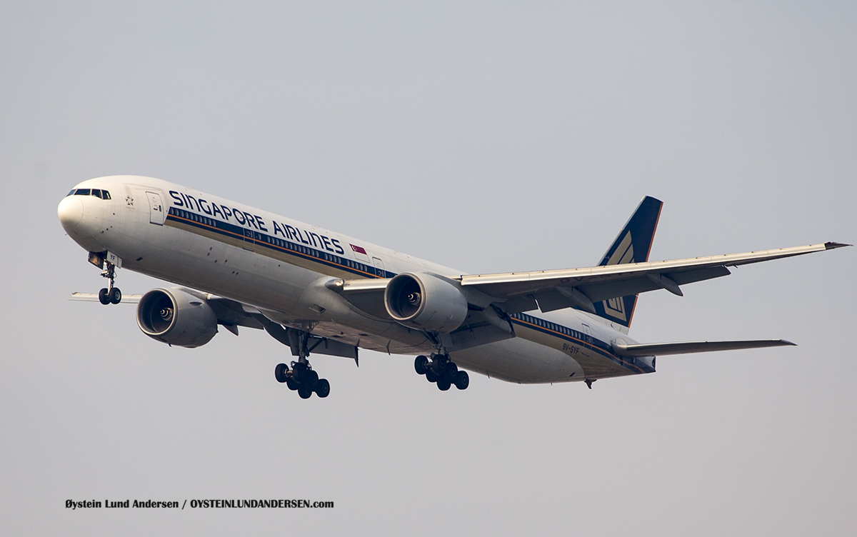 Singapore Airlines Boeing 777-300 (9V-SYF)