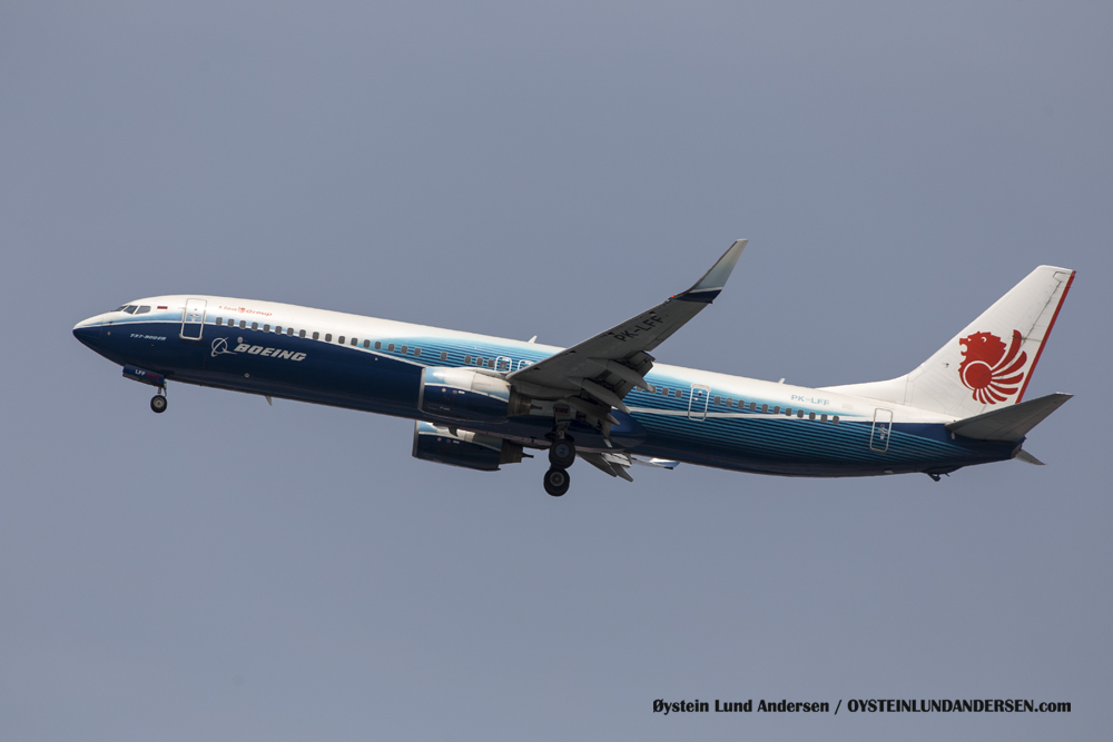 Boeing 737-900 (29 December 2015)