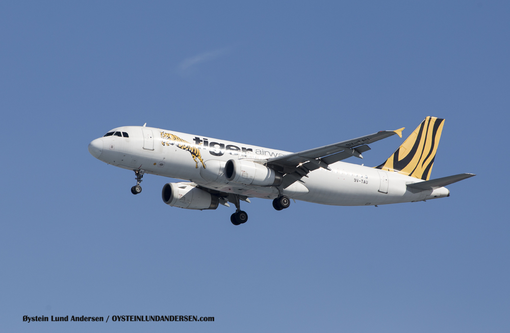 Tiger Aiways Airbus 320 - arriving from Singapore (23 December 2015)