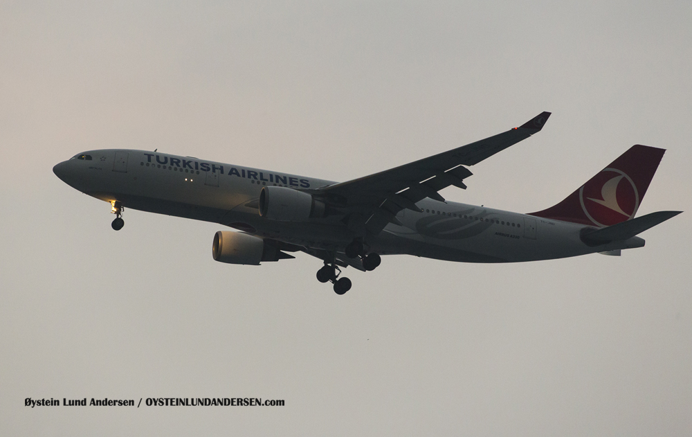 Turkish Airlines Airbus 330-200 arriving in late evening from Singapore (6 December 2015)