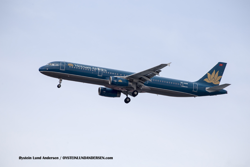 Vietnam Airlines - A321 arriving from Ho chi minh city (23 December 2015)