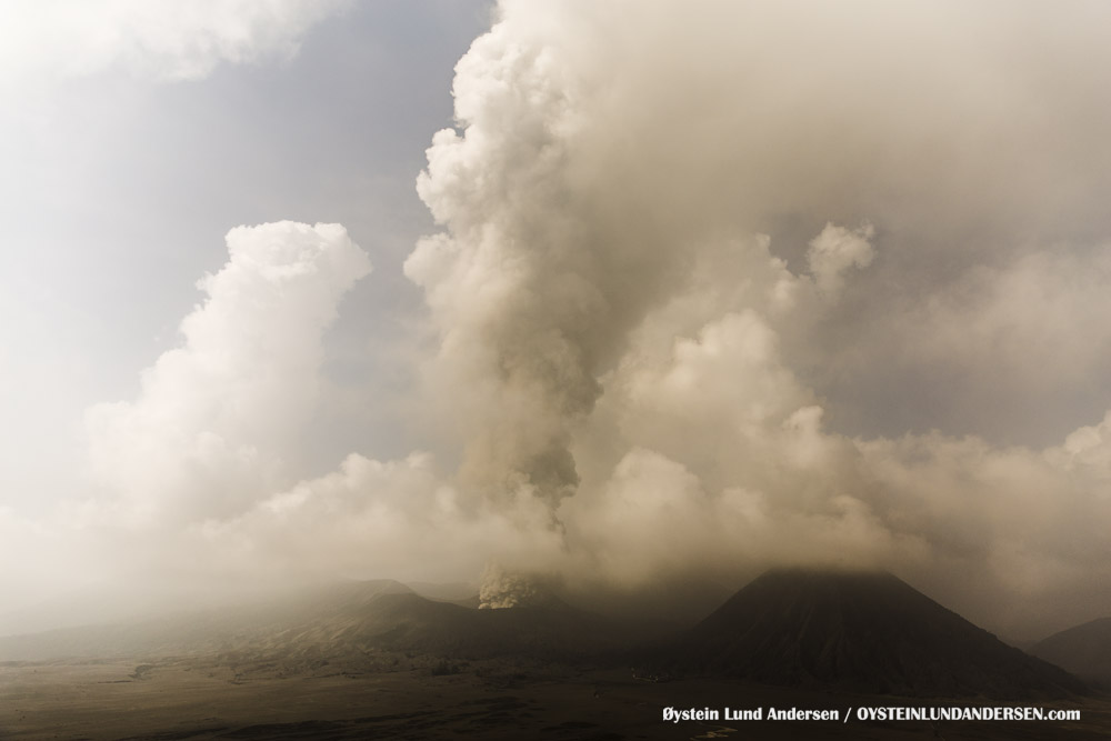 Bromo Eruption 2016 Indonesia ash lava 