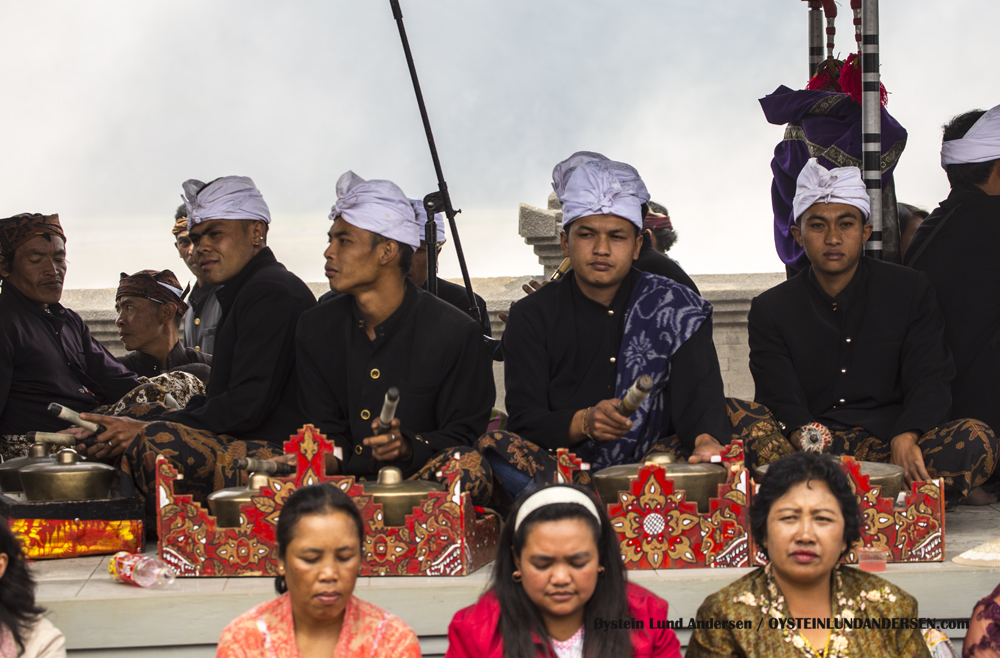 Camara Lawang-Kuningan Hindu Festival 2016 Bromo Indonesia