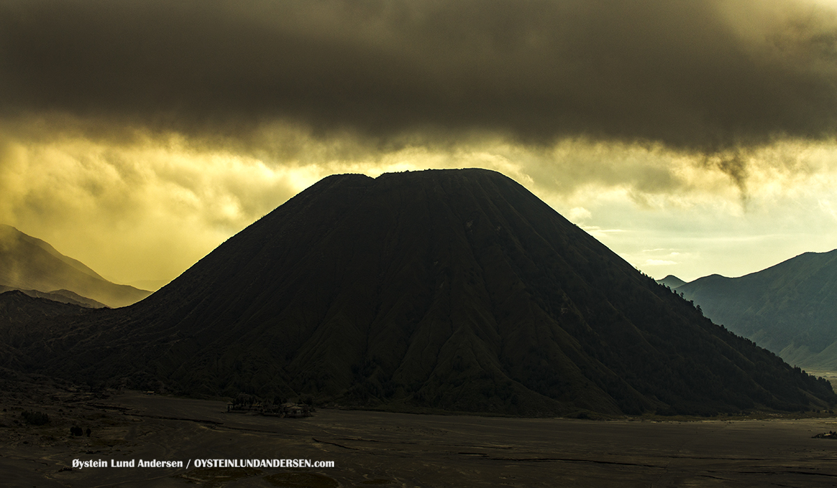 Batok volcano gunung Bromo Tengger Volcano Eruption October 2016 Indonesia