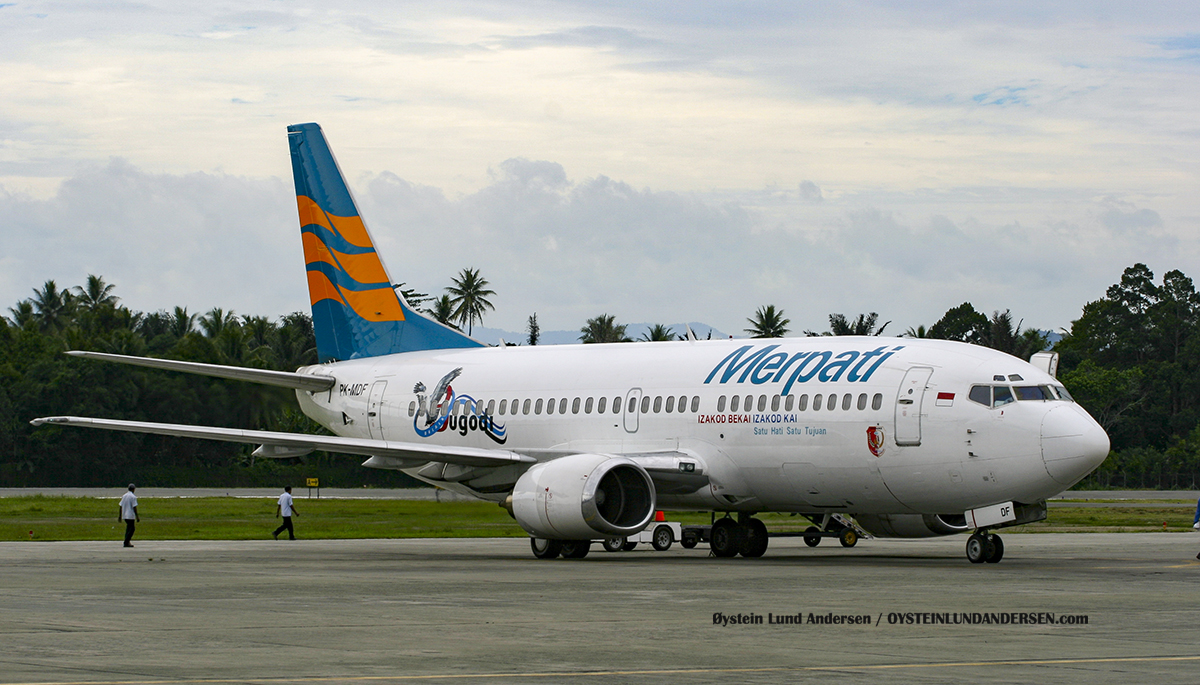 (PK-MDF) Boeing 737-300 Merpati Sentani Airport Papua Spotting