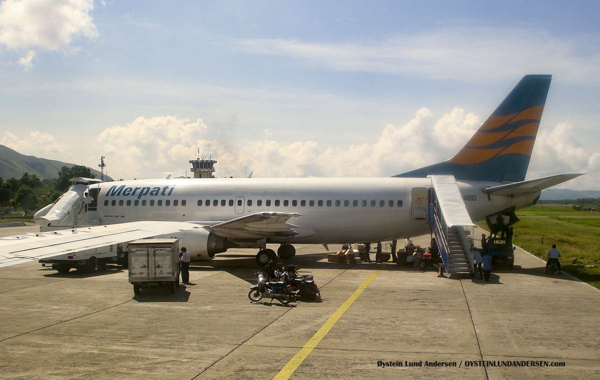 PK-MBO Merpati Sentani Airport Papua Spotting Boeing 737-300