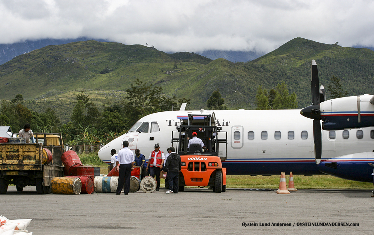 ATR-72 (PK-YRY) Trigana Wamena WMX airport papua
