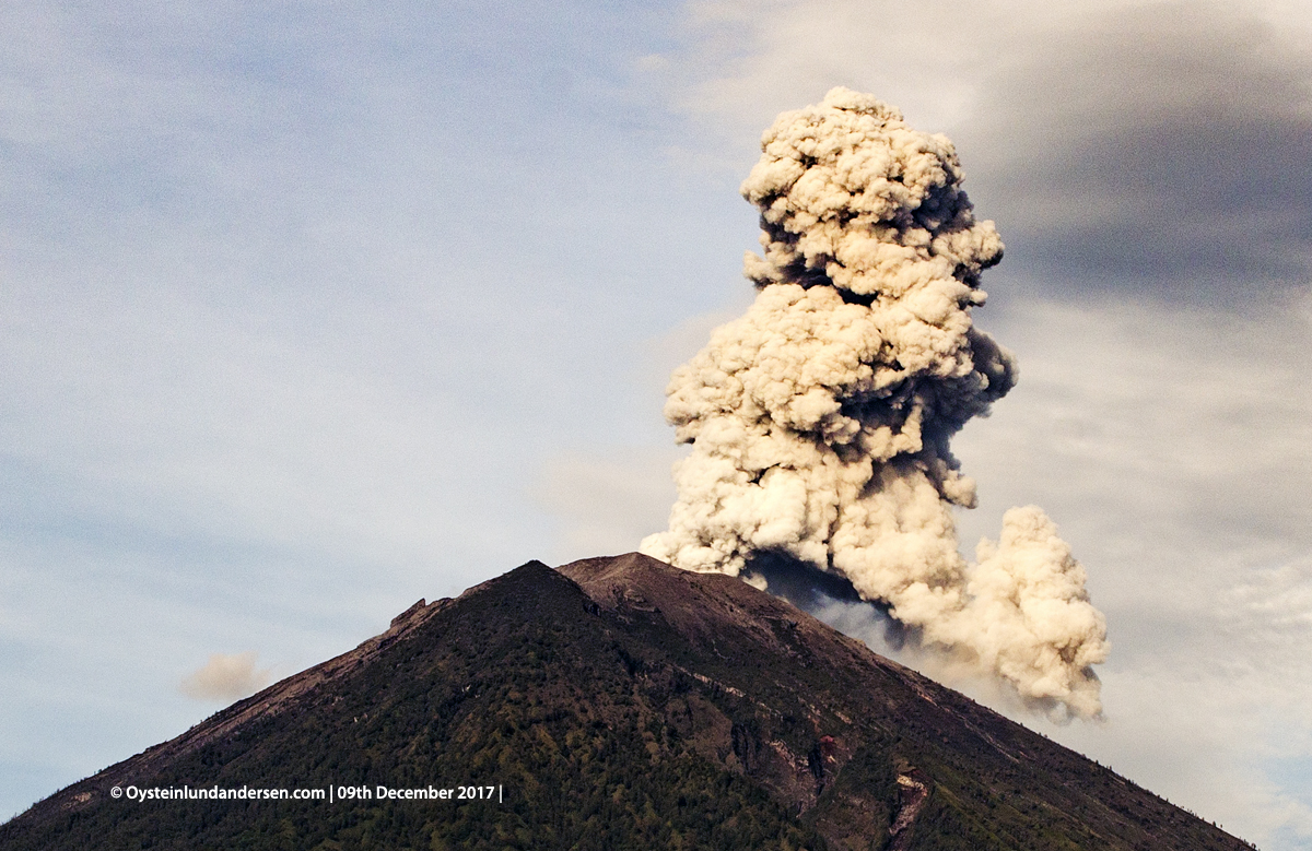 eruption ash Agung volcano Bali Indonesia December 2017