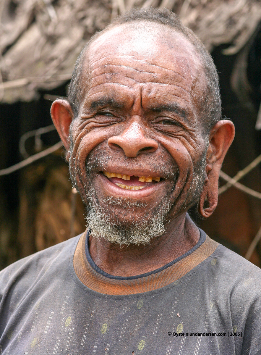 Nalca Kona Mek Mek-tribe Papua West-Papua culture 2005