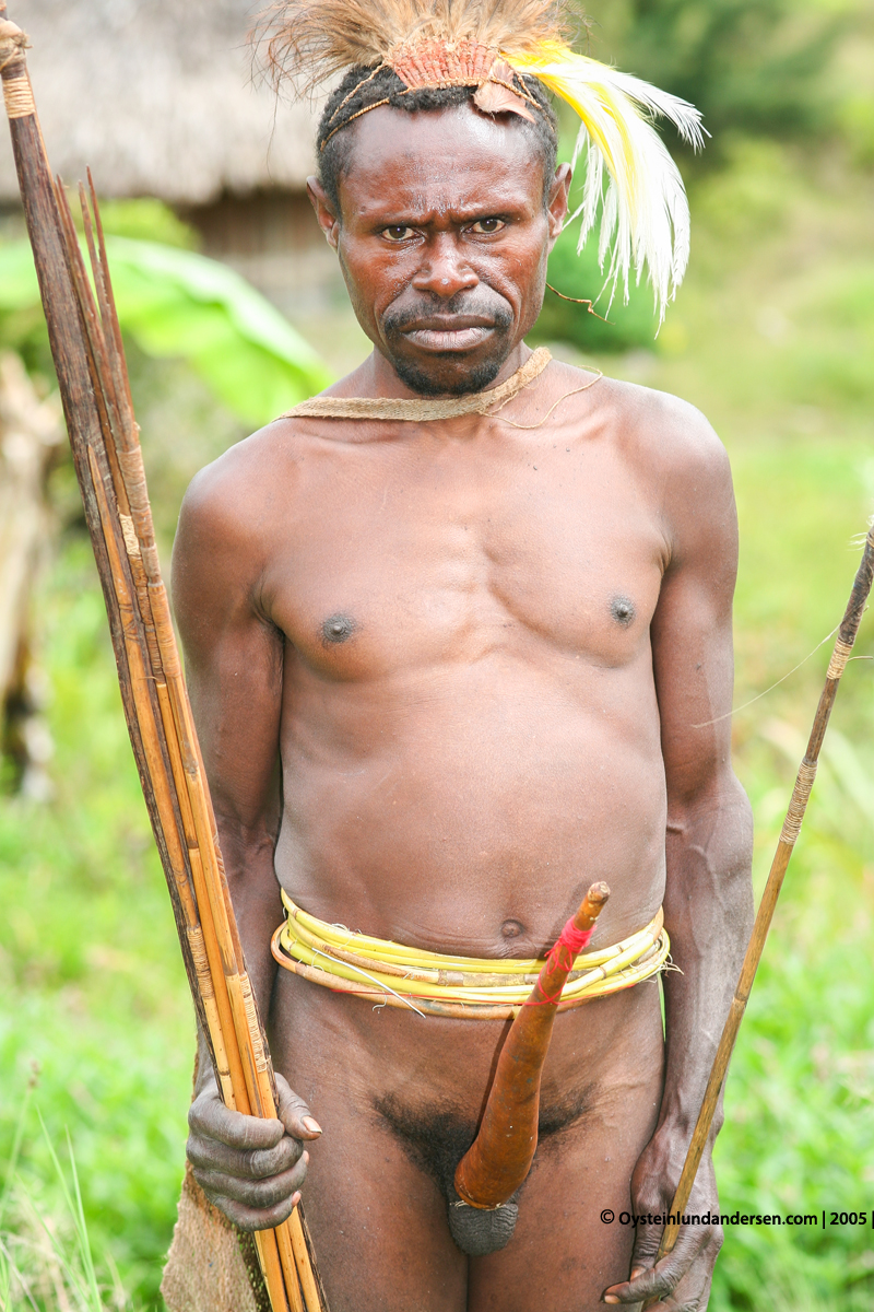 Nalca Kona Mek Mek-tribe Papua West-Papua culture 2005