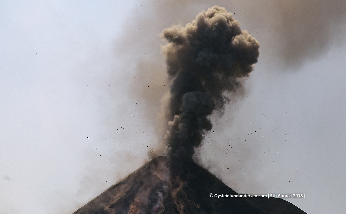Krakatau volcano eruption explosion august 2018 strombolian indonesia lava-flow